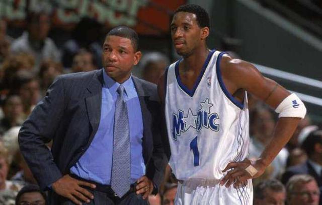 6记三分轰27+10，库里又创历史纪录！勇士11战8胜错峰策略获奇效