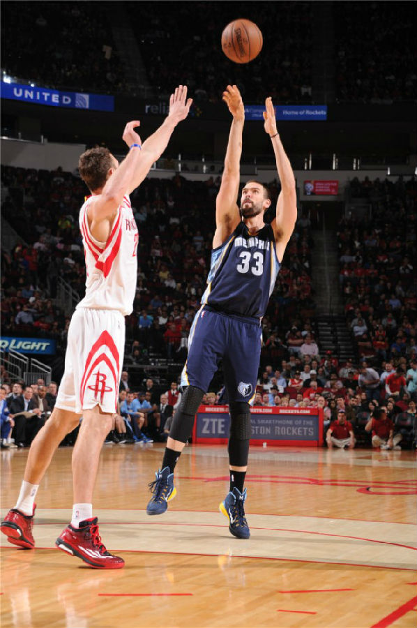 湖人101-105雄鹿迎2喜2忧